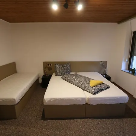 Nadines クレーフェルト